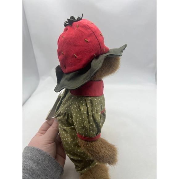 Colleen Strawberry Boyds Strawberry Fields Collection, Issued for Spring 2006; - Picture 2 of 3